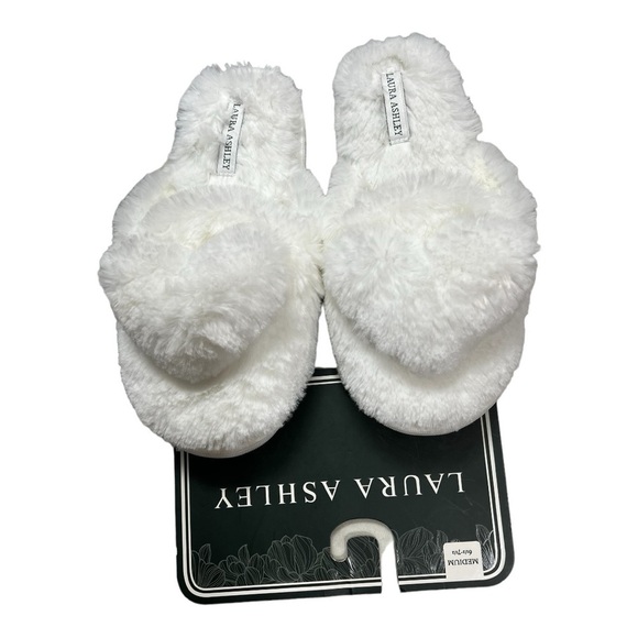 Laura Ashley White Fuzzy Heart Slip On Slippers Size M 6.5-7.5 - Picture 2 of 8
